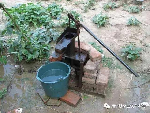 很多情況下，頸椎痛是因?yàn)槿彼?></dt><dd><h4>很多情況下，頸椎痛是因?yàn)槿彼?/h4><p>很多人對(duì)飲水不夠重視，長(zhǎng)時(shí)間的缺水會(huì)導(dǎo)制脫水，身體某些部位的脫水會(huì)導(dǎo)致身體疲勞、相關(guān)部位的癥狀，比如...</p><em>查看更多</em></dd></a></dl>
</div>
</section>






<script language=